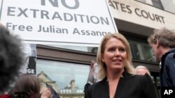 La abogada de Julian Assange, Jennifer Robinson, declaró a los medios de comunicación luego de la audiencia prevista para el viernes en la que Julian Assange compareció vía video conferencia.