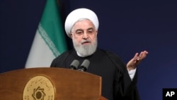 하산 로하니 이란 대통령이 16일 테헤란에서 연설하고 있다. 
