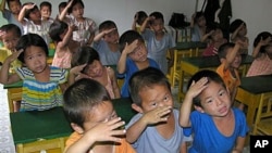 在孤儿院的朝鲜儿童