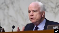 Thượng nghị sĩ John McCain - Chủ tịch Ủy ban Quân vụ Thượng viện Hoa Kỳ.