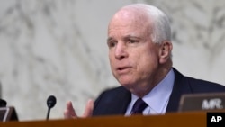 El senador republicano John McCain dice que Corea del Norte colapsaría sin la ayuda china en un mes.