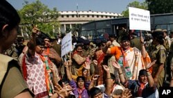 印度婦女舉行抗議活動，要求政府保證婦女地位（2010年3月9號資料照）