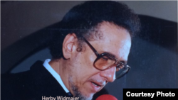 Mizisyen ayisyen e direktè-fondatè Radyo Metwopòl, Herby Widmaier. 