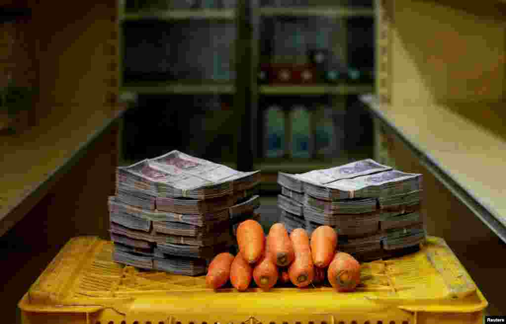 A kilogram of carrots is pictured next to 3,000,000 bolivars, its price and the equivalent of $0.46.