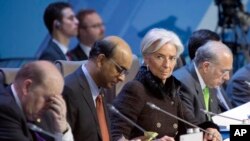 Kepala IMF, Christine Lagarde (kedua dari kanan) menghadiri pertemuan negara-negara G20 di Moskow, Sabtu (16/2). 