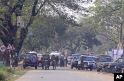 Bangladeshi troops cordon off the area during an ongoing military raid on a building where armed militants are holed up in the city of Sylhet, eastern Bangladesh, March 27, 2017.