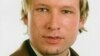 Breivik refait un salut nazi au 1er jour du procès sur ses conditions de détention
