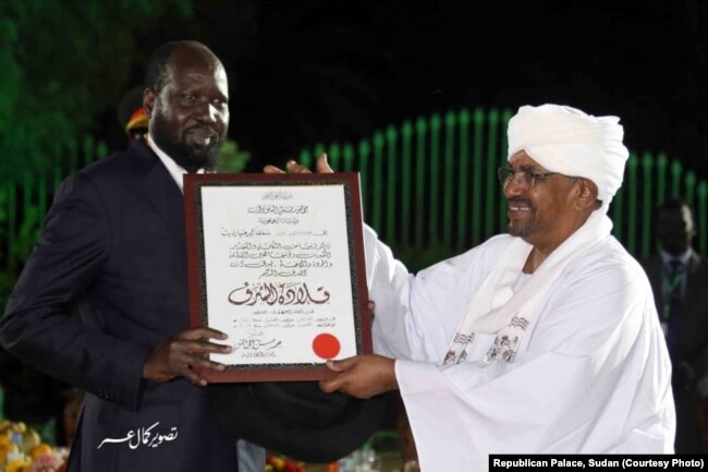 Sudanese President Omar al-Bashir, right, organized a peace award ceremony in Khartoum over the weekend of Sept. 21, 2018 to reward South Sudan President Salva Kiir, left, and Rebel leader Riek Machar for signing the revitalized peace deal.