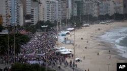 People march during an anti-government protest at the Copacabana beach, in Rio de Janeiro, Brazil, June 23, 2013. 