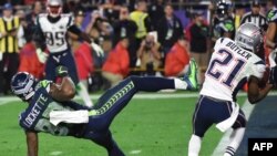 Malcolm Butler (R) of the New England Patriots intercepts a pass intended for Ricardo Lockette (L) of the Seattle Seahawks late in the fourth quarter of Super Bowl XLIX at University of Phoenix Stadium in Glendale, AZ.