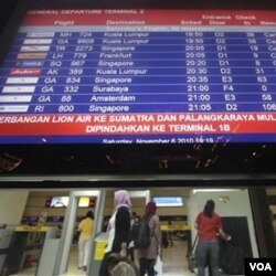 Bandara termasuk salah satu sarana pendukung ekonomi yang lumpuh akibat letusan Merapi.