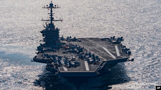 Foto de archivo del USS Harry S. Truman que se vio amenazado por las pruebas misilísticas de Irán en el Estrecho de Ormuz.