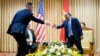 Đại sứ Mỹ Daniel Kritenbrink bắt tay Thủ tướng Nguyễn Xuân Phúc trong chuyến thăm của Ngoại trưởng Hoa Kỳ Mike Pompeo tới Việt Nam tháng Bảy năm 2018.