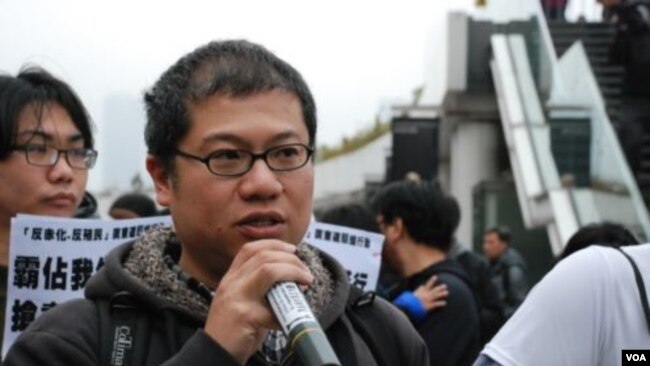 一位香港抗议者抗议以各种方式涌入香港日益增多的大陆人（美国之音汤惠芸）