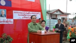 ທ່ານຈູມມະລີ ໄຊຍະສອນ ໄປປ່ອນບັດເລືອກຕັ້ງເອົາຜູ້ແທນສະມາຊິກ ສະພາແຫ່ງຊາດລາວ