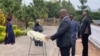 Président Félix Tshisekedi na monument ya ba wei ya génocide ya Rwanda, le 25 mars 2019. (Facebook/Fatshi News)