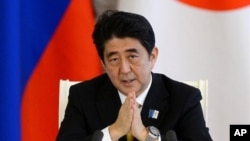 29일 러시아 모스크바에서 열린 기자회견에서 아베 신조 일본 총리가 발언하고 있다.
