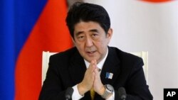 PM Jepang Shinzo Abe (foto: dok). Abe mengirim penasihatnya, Isao Iijima, melakukan kunjungan mendadak ke Korea Utara Selasa 14/5. 