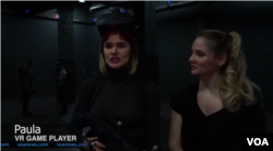 Paula, pemain video game VR