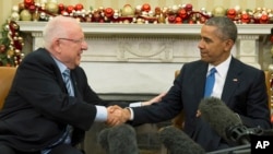 El presidente Barack Obama, derecha, expresó su deseo a su homólogo Reuven Rivlin, de que se logre la paz entre Israel y Palestina.