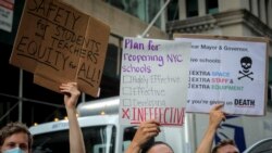 뉴욕 일대 교사와 학부모들이 지난달 3일 시내에서 대면 수업 재개 반대 시위를 벌이고 있다.