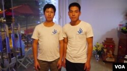 Brothers Trinh Ba Phuong (L) and Trinh Ba Tu pictured in a cafe the evening before their parents' trial, Hanoi, Nov. 24, 2014. (Marianne Brown for VOA)