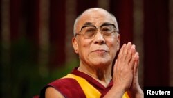 Beijing memandang Dalai Lama sebagai seorang “teroris” yang mendorong kekerasan dan ingin memecah negara China.