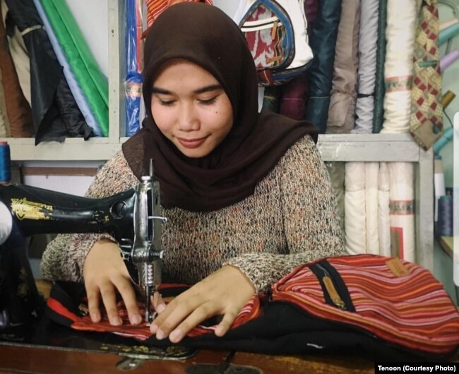 Tenoon memusatkan produksinya di Makassar, Sulawesi Selatan dengan mempekerjakan para difabel. (Foto: Tenoon)