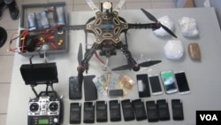 Saisie d'un drone transportant 211g d'héroïne, 418g de cannabis, 16 téléphones mobiles, 28 cartes SIM, 240 euros et un couteau à la prison de Larissa en Grèce le 3 septembre 2016.