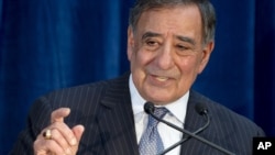 Menteri Pertahanan Amerika Serikat, Leon Panetta dalam jumpa pers di Kings Park, Perth, Australia (14/11). AS-Australia telah mencapai kesepakatan untuk menenpatkan radar berkemampuan tinggi dan teleskop antariksa di Australia, sebagai bagian penting dalam fokus strategi Asia-Pasifik.