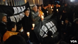 近百人舉行燭光集會支持李慧玲及捍衛新聞自由 (美國之音湯惠芸)