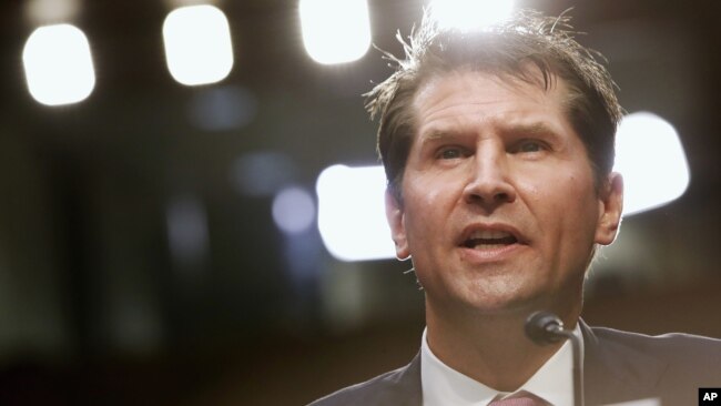 FBI反间谍助理主任比尔·普里斯塔普在国会作证。他表示,中国构成了“我国目前面临的最严重的反间谍威胁”。(2018年12月12日)