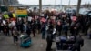 Trump ရဲ့ ပြည်ဝင်ခွင့်ပိတ်ဆို့မှု ခရီးသည်တချို့ လေဆိပ်မှာ သောင်တင်