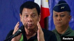 Tổng thống Duterte nói ông có thể sẽ treo cờ Philippines trên đảo Thị Tứ vào ngày quốc khách Philippines (12/6).