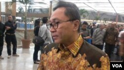 Ketua Umum PAN Zulkifli Hasan menjelaskan soal PAN yang bergabung ke KIH di Jakarta, Rabu 2/9 (foto: VOA/Andylala).