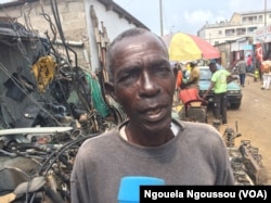 Daniel Mvouama, président des vendeurs de pièces détachées à Commission, à Brazzaville, au Congo, le 24 mai 2017. (VOA/Ngouela Ngoussou)