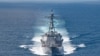 美国海军公布的照片显示“基德”号阿利·伯克级导弹驱逐舰在当地时间2021年8月27日例行穿越台湾海峡的国际水域。