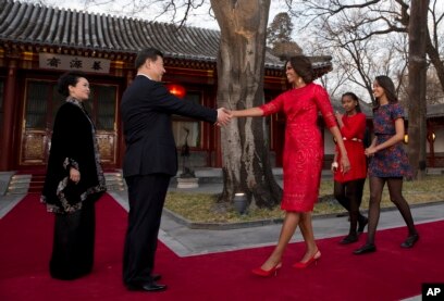 Michelle Obama visita a China acompanhada pelas filhas