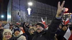 波共为逃避垮台40年前实施军管 今日波兰向昔日民主斗士致敬