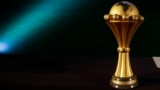 Le trophée de la Coupe d'Afrique des Nations (CAN) est exposée lors de l'élection du Gabon pour accueillir l’édition 2017 de la CAN, au Caire, Egypte, 8 avril 2015. 