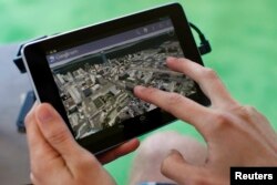 An attendee uses Google Map on a Google Nexus 7 tablet during Google I/O 2012 Conference at Moscone Center in San Francisco, California.