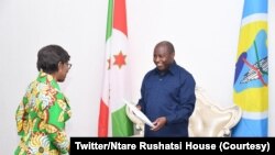 Marie Tumba Nzeza, umushikiranganji w'imigenderanire ya Kongo n'ayandi makungu, kumwe n'umukuru w'igihugu c'Uburundi Evariste Ndayishimiye 