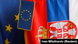 Zastave EU i Srbije