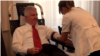 Ambasador Skot dao krv: Doniranje krvi je poklon životu