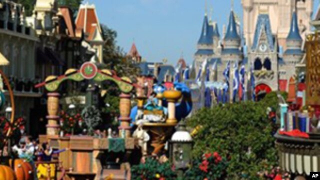 Un pase platinum plus para cuatro personas cuesta ahora $729 dólares para residentes de Florida e incluye entrada a World Disney World, 2 parques de agua y otras diversiones.