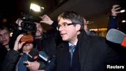 Catalan separatist leader Carles Puigdemont arrives at Copenhagen Airport, Denmark, Jan. 22, 2018. 