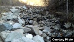 Suvo korito reke Jošanica, nakon izgradanje mini hidro elektrane (Foto: Udruženje "Odbranimo reke stare planine", ustupio Milan Tokić)