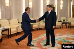 中国国家主席习近平在北京人大会堂会晤到访的世界卫生组织总干事谭德塞。（2020年1月28日）