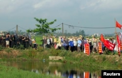 Một vụ cưỡng chế đất đai ở Nam Định năm 2012.