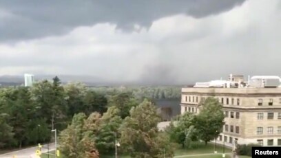 tornado cuts power to hundreds of thousands in ottawa